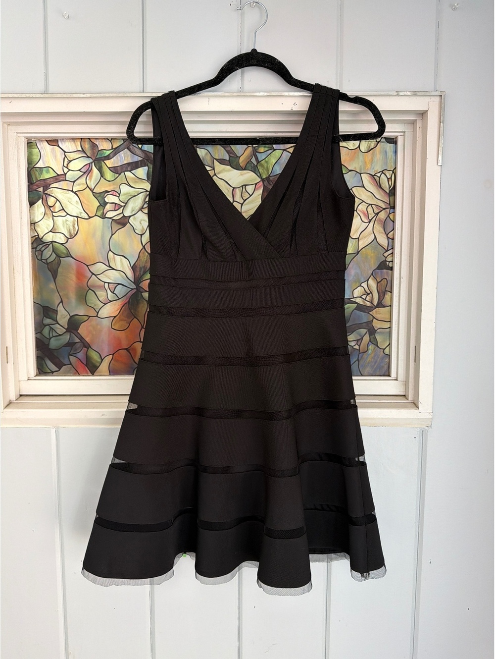 White House Black Market Black Sleeveless V-Neck Dress Size 0